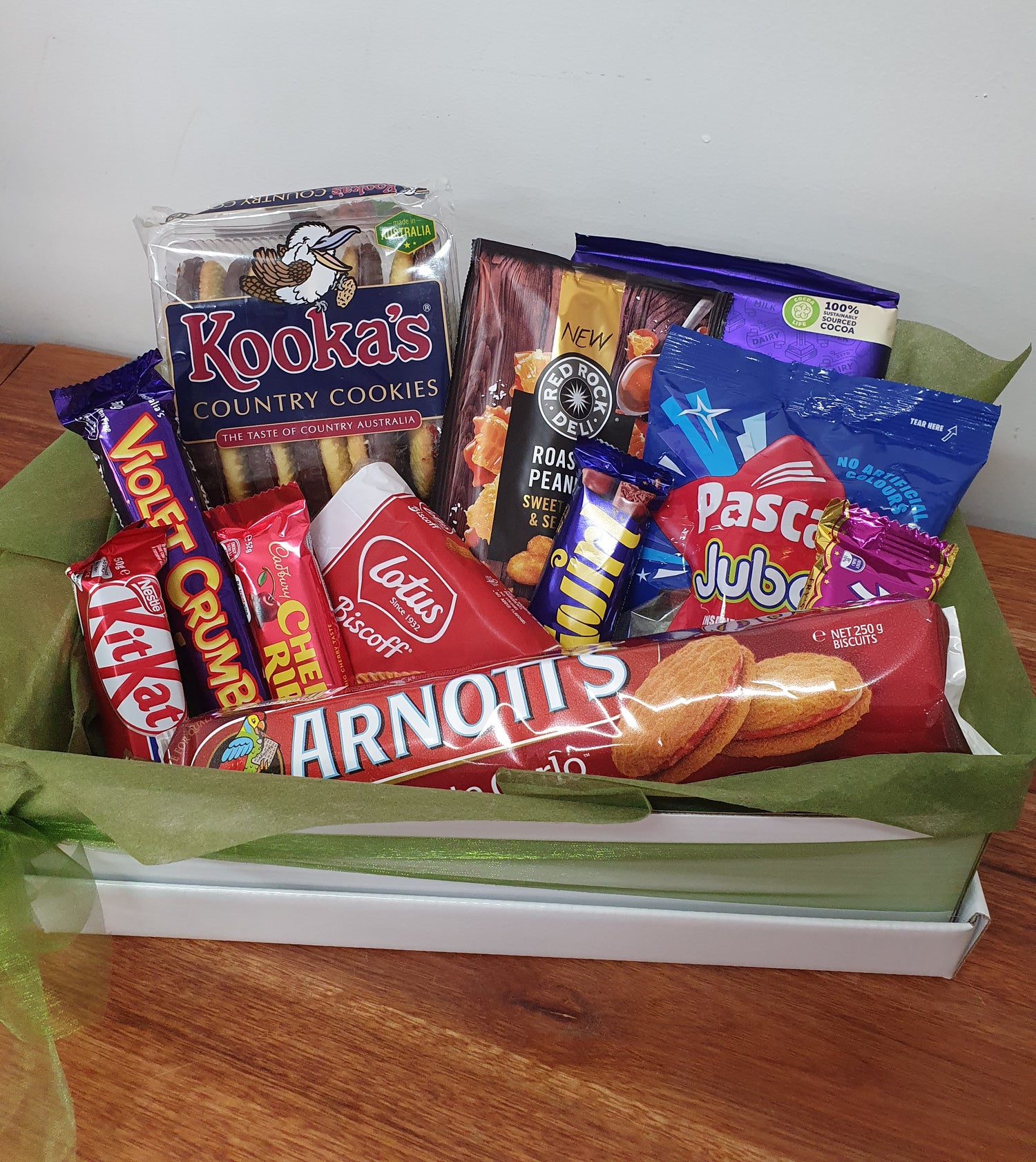 SWEET TREATS HAMPER