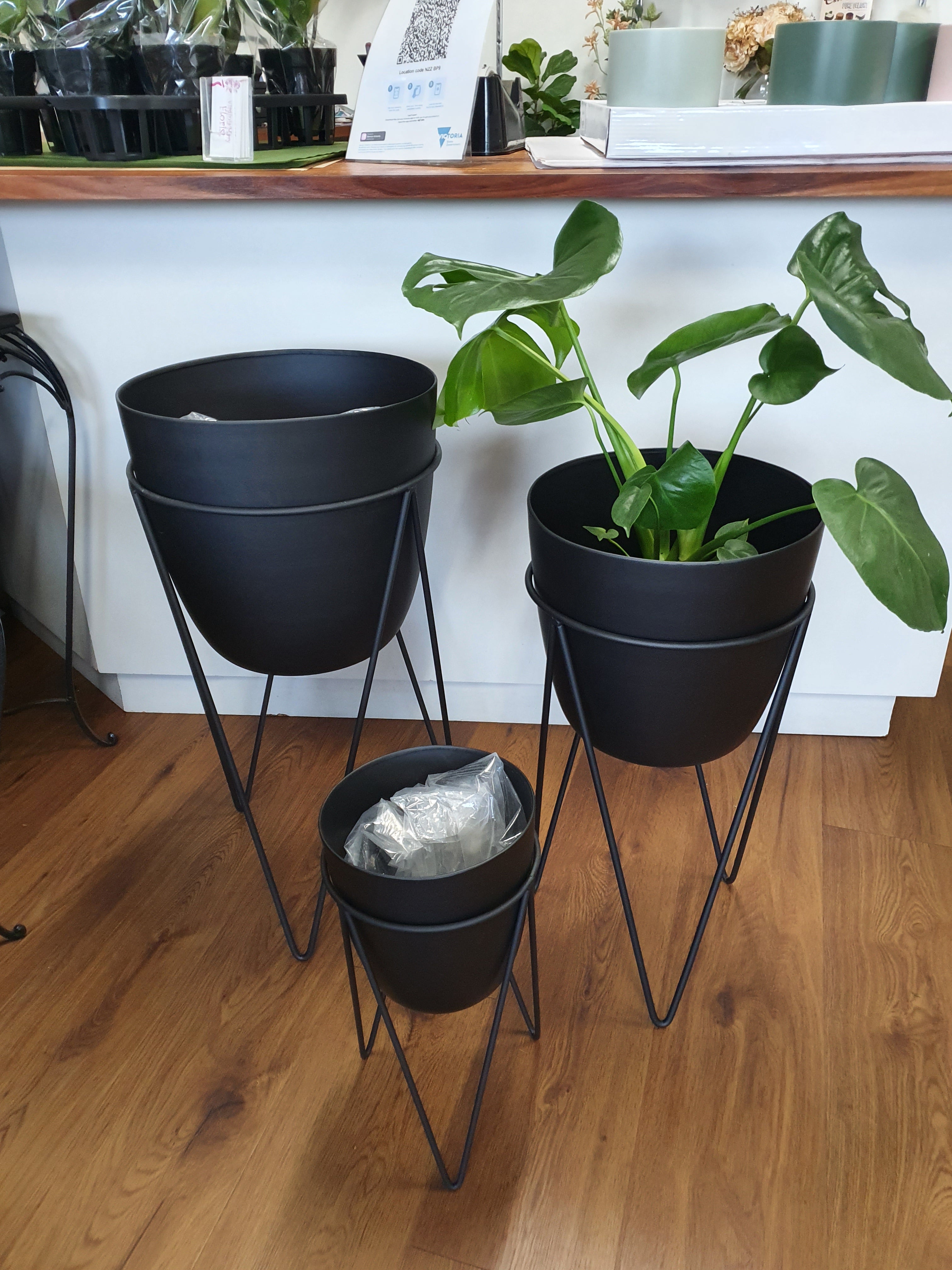 Metal Pots with Stand