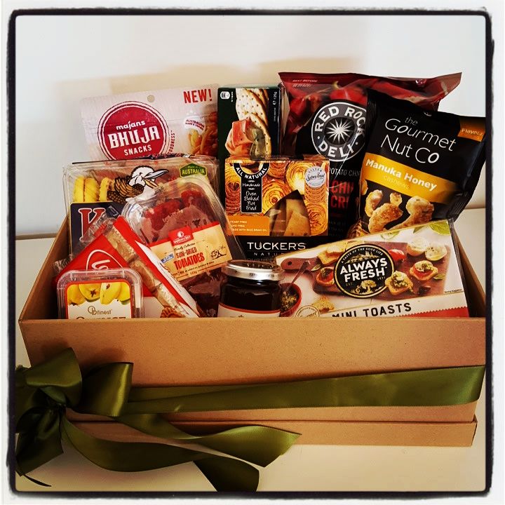 SWEET AND SAVORY HAMPER